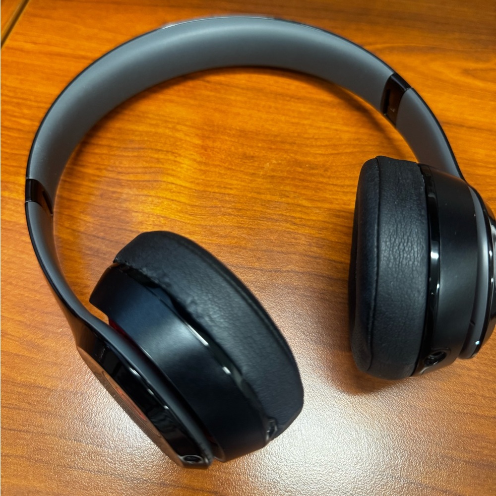 Beats Solo 2 Wireless Headphones